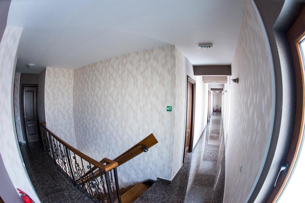 Hotel La Strada Ploiesti Exterior photo