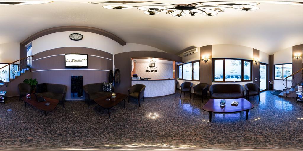 Hotel La Strada Ploiesti Exterior photo