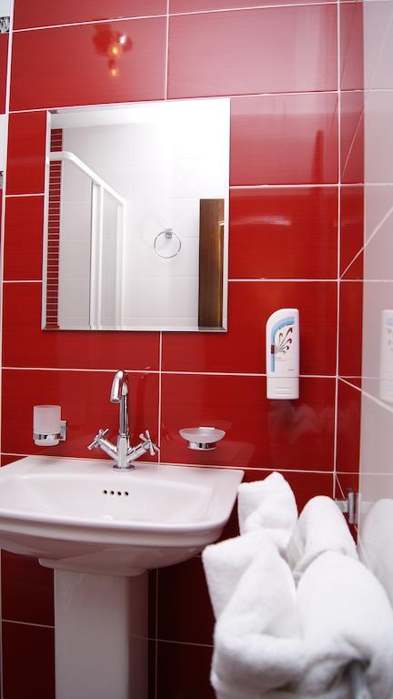 Hotel La Strada Ploiesti Room photo