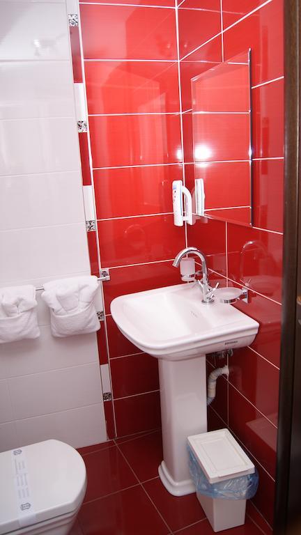 Hotel La Strada Ploiesti Room photo